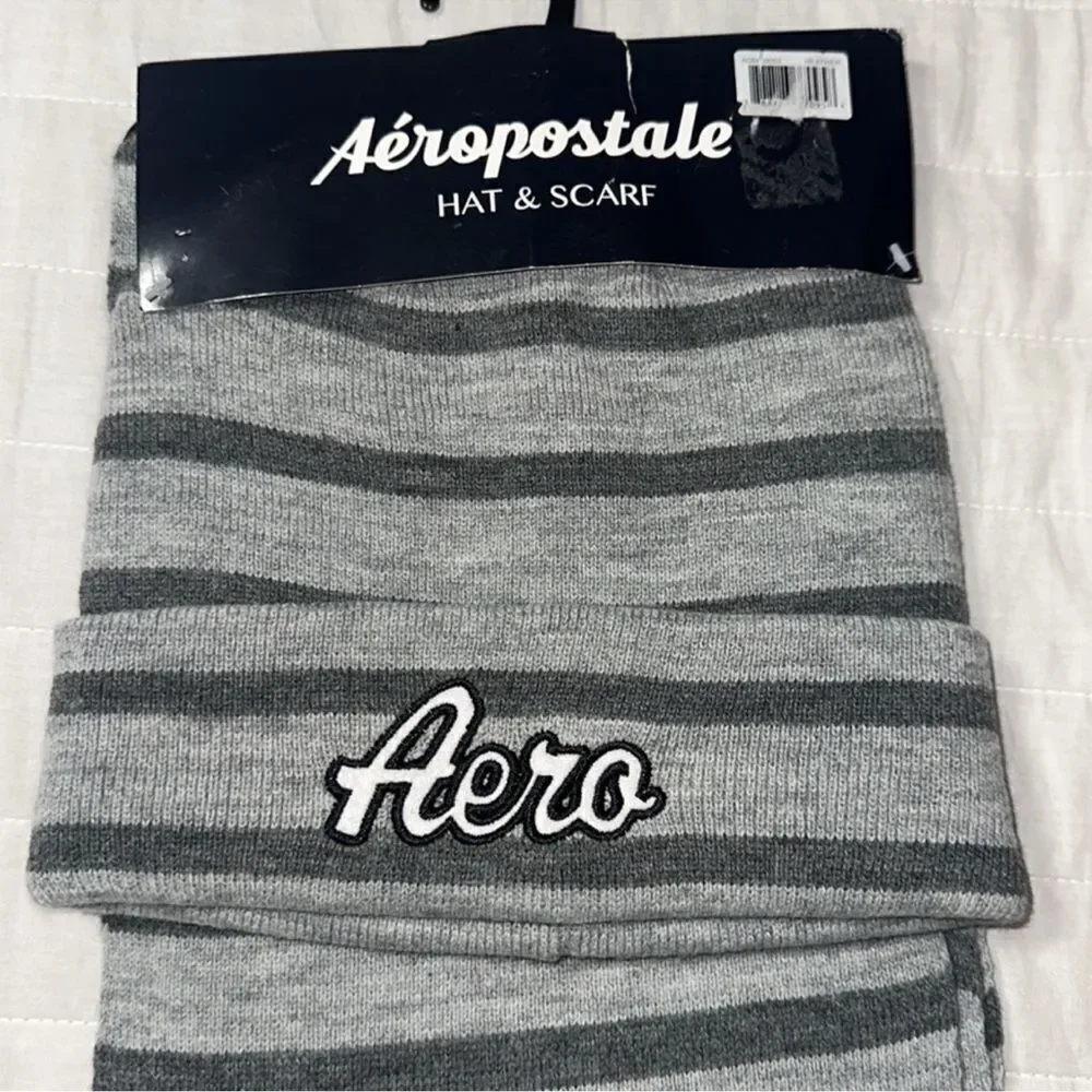 Aeropostale OS Gray Silver White Logo Stripes Knit Hat & Scarf Gift Set